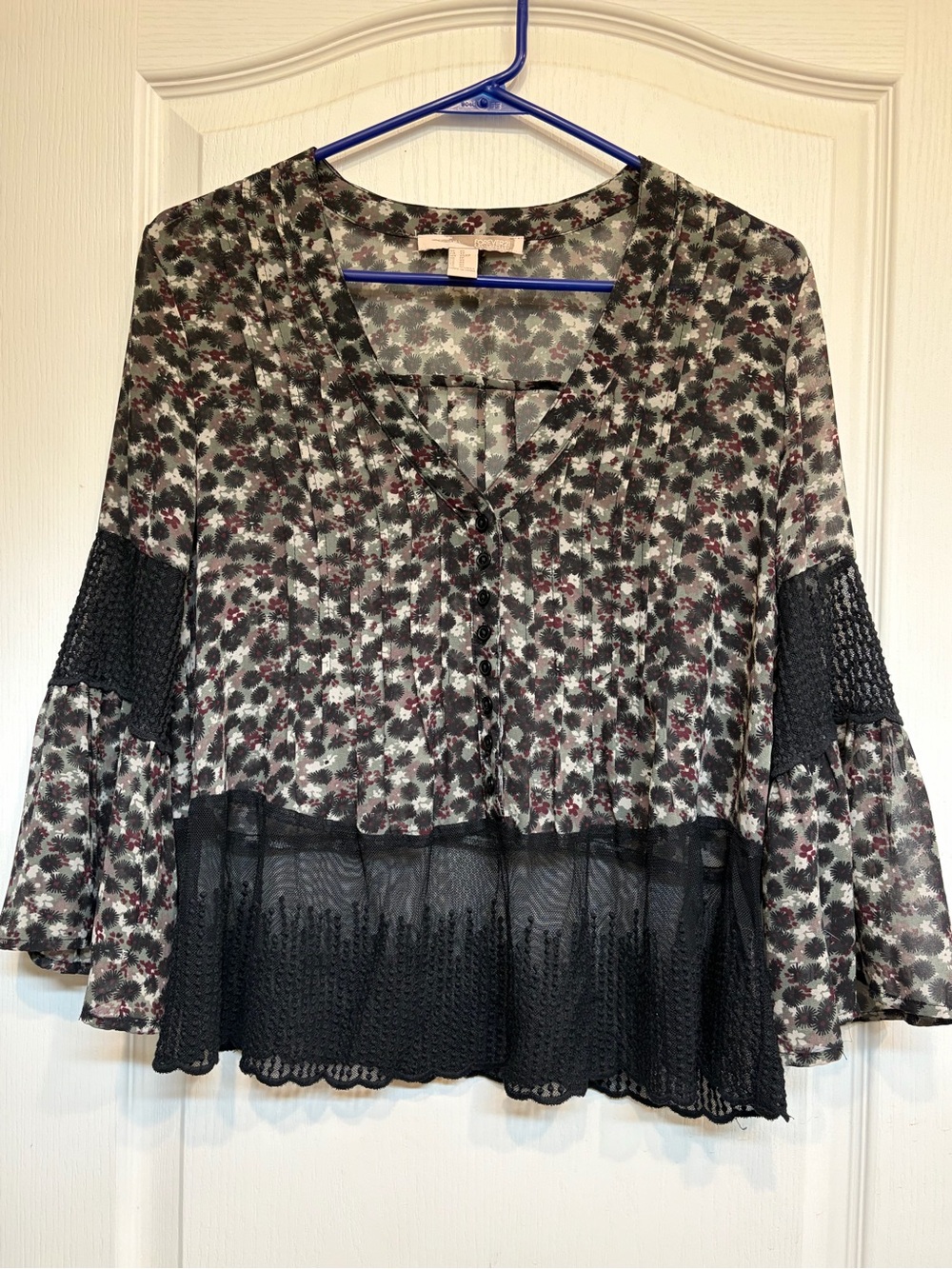 Floral Lace-Trim Blouse in Black and Ivory